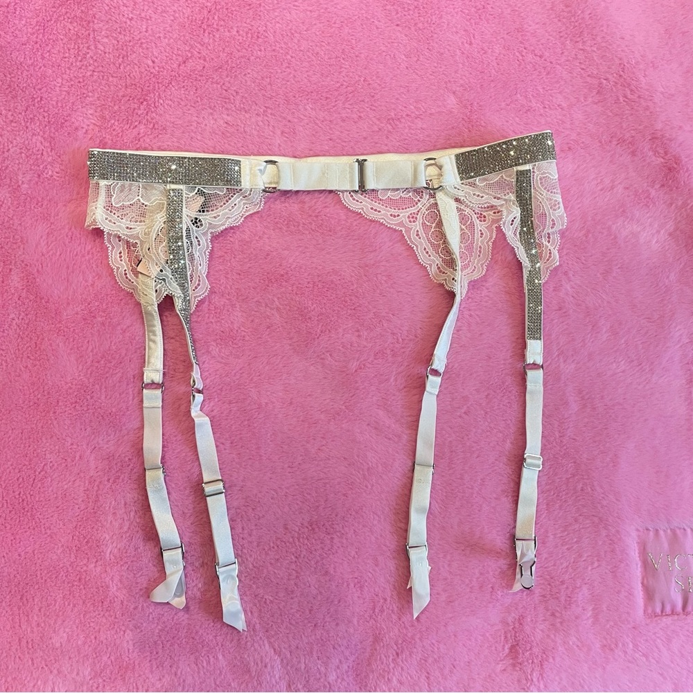 NWT Victoria’s Secret Shine Strap Garter Belt in White - Picture 5 of 5